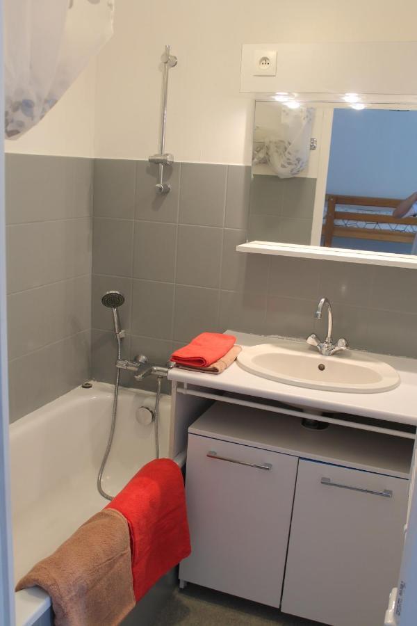 Appartamento Studio Avec Parking Proche Plage Et Centre Royan Esterno foto